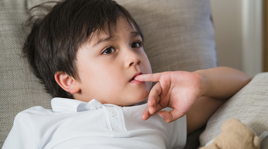 孩子吃手管还是不管过了这个年纪必须管