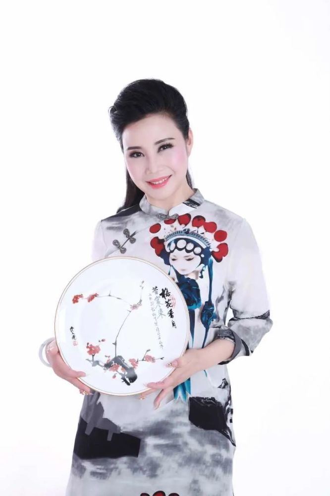 张艳萍五十二岁的毕业证书翻开是前路浩荡合上是诗和远方