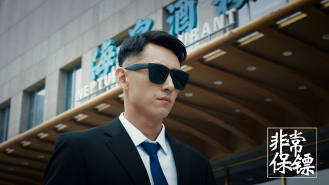 《非常保镖》上映,毛骗团队首部电影,故事太套路,悬疑太低端