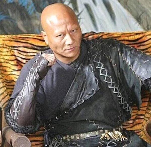 提及计春华这个名字有些人可能会有些陌生,但是如果看到他光头的形象