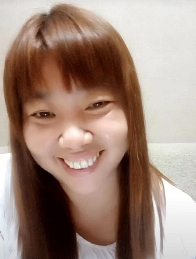网红"那我走"网恋奔现后越发自信,关掉美颜滤镜素颜出镜,看到连麦男生
