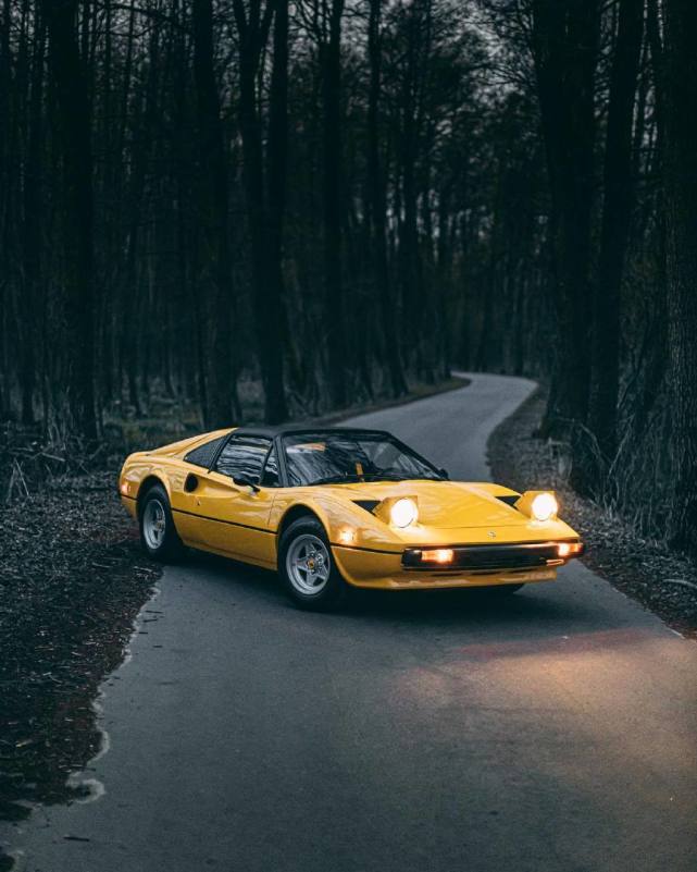 经典的翻车灯法拉利308gts