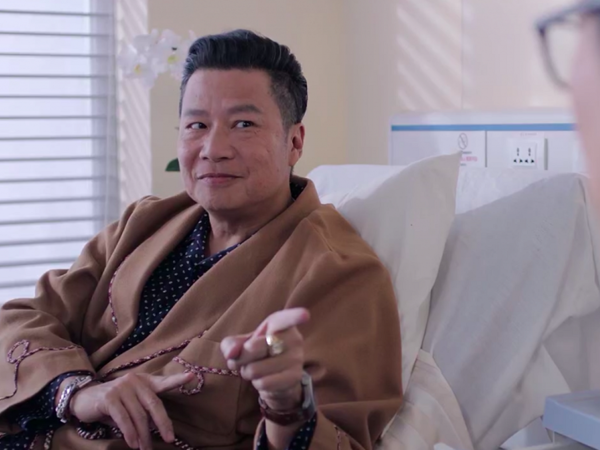 "御用奸人"郑子诚58岁生日,黄智贤diy蛋糕超有心,妻子罕现身