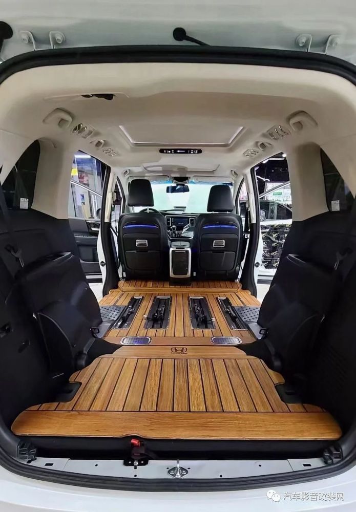 奥德赛艾力绅商务改装靠背桌板与水晶宝座改装方案