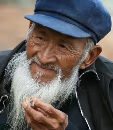 68岁大爷哭诉:我有退休金,不靠儿女养老,最后活成"孤家寡人"