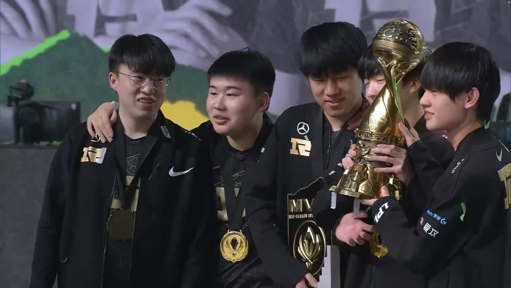 接下来rng战队将会很快坐上回到中国的航班,准备lpl夏季赛的比赛,rng