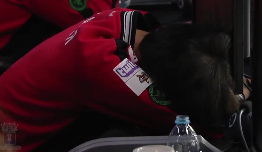 现在轮到我了rng夺冠后荣光哥重现faker经典捂头崩溃泪流不止