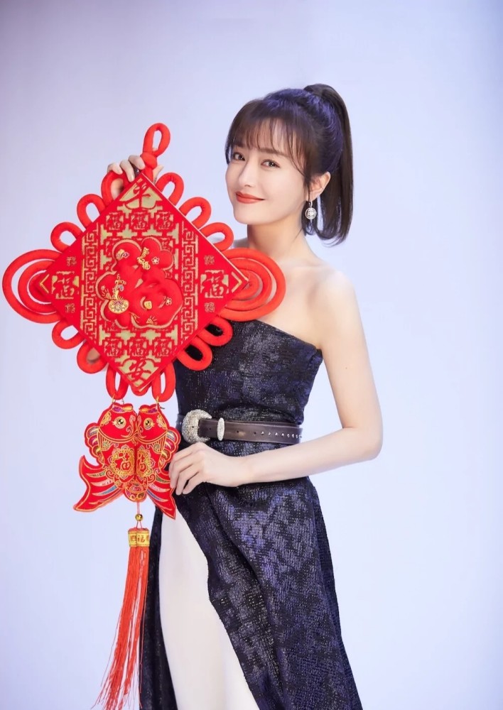 秦岚,芙蓉般美丽,气质十足