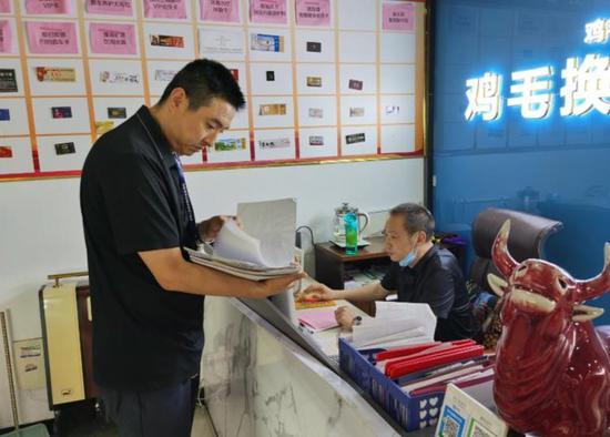 中性笔排行_一支2元的中性笔:年卖131亿!市值845亿!