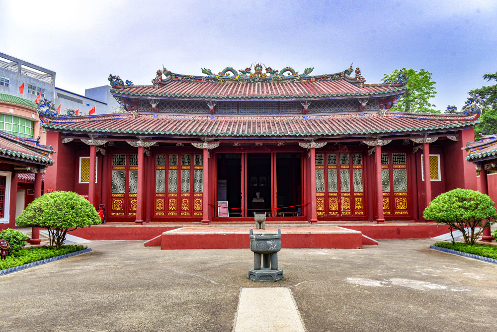 红宫红场当时并非通体红色,后来为什么变成红