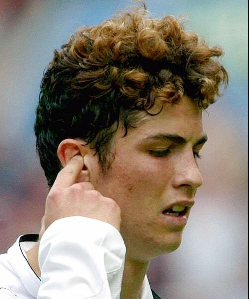 c罗女友带娃乘游艇领10岁迷你罗支持法拉利亲生女卷发抢镜似爸爸