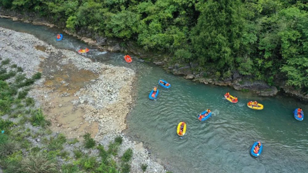 开漂啦开漂啦巴山大峡谷泉水漂流今日开漂啦