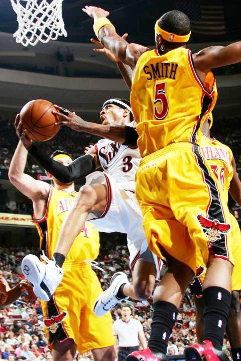 科比 NBA被包夹到怀疑人生的5位球星：艾弗森上榜，詹姆斯第3，榜首无悬念