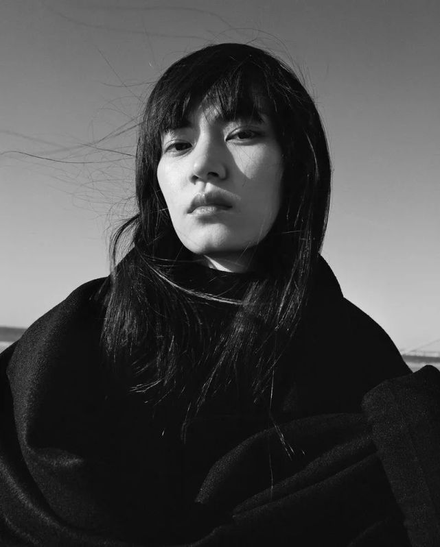 她是日本最帅的女人撞脸小栗旬金城武一张臭脸被lv独宠