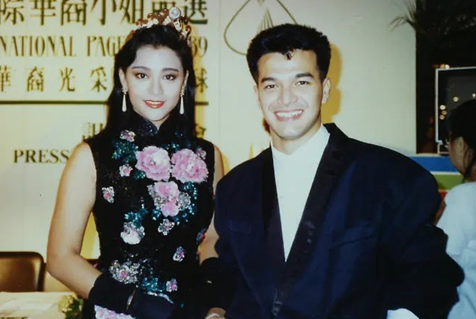 期间,郭秀云与知名演员钱小豪相识相恋,90年代初两人秘密在国外登记