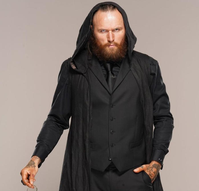 显然接下来wwe将安排大e同阿莱斯特的恩怨,而今天阿莱斯特还不忘在