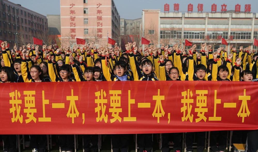 如何看待衡水中学学生演讲凌晨奔向操场大声呼喊不是作秀是改命