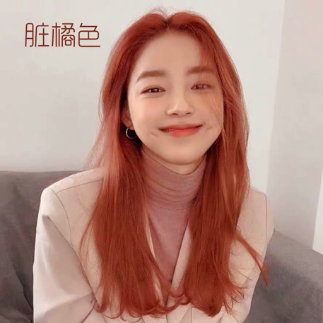 颜色是我一直都想染但是一直没敢的,因为我的肤色有点黄还有点暗沉,我