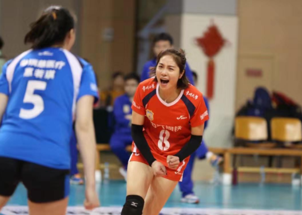 曾和王梦洁,林莉竞争,饰演过功勋队长