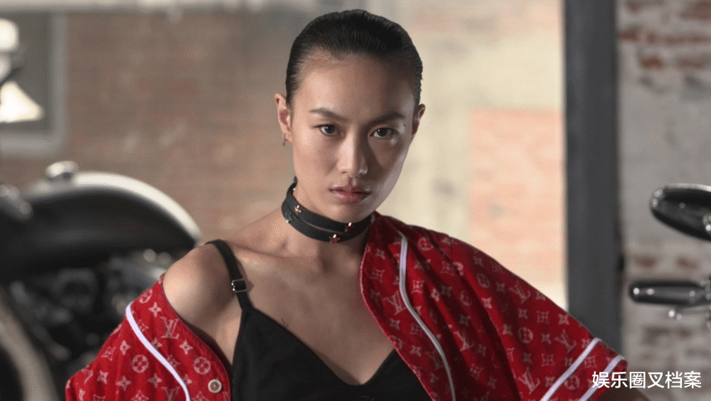 现在是赌王长孙生母的奚梦瑶想必大家都不陌生,当年她在维密秀场上