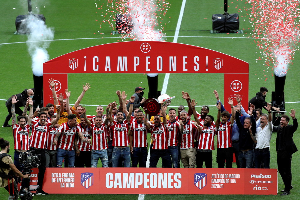 外代二线足球西甲马竞庆祝夺冠