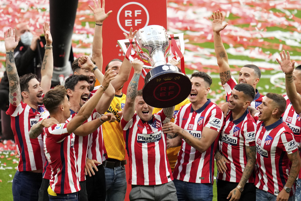 外代二线足球西甲马竞庆祝夺冠