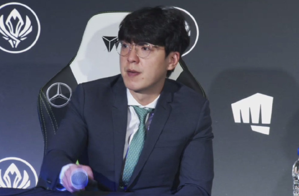 而dk的教练kkoma在赛后采访中被问到最可惜的地方在哪时,kkoma回答