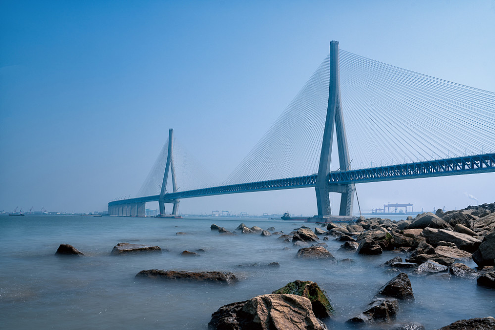 南通崇启大桥2011年12月通车,南京长江四桥2012年12月通车;泰州长江