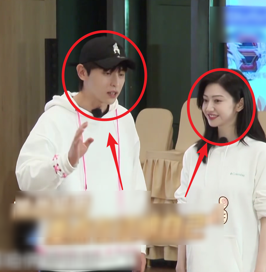 景甜抱着邓伦玩游戏手部摆放位置却亮了真实性情如何很显然