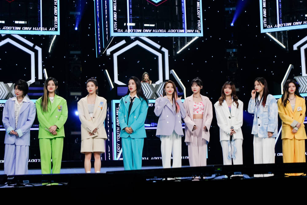 《金曲青春》snh48丝芭家族演绎《什么是快乐星球》 传递快乐能量