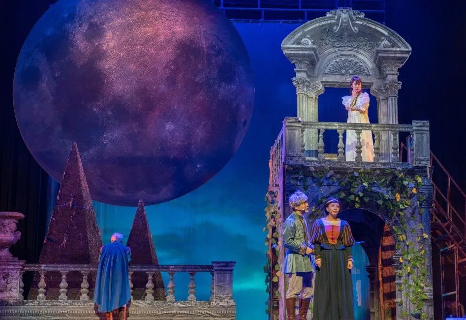 这可能是你看过最不一样的罗密欧与朱丽叶