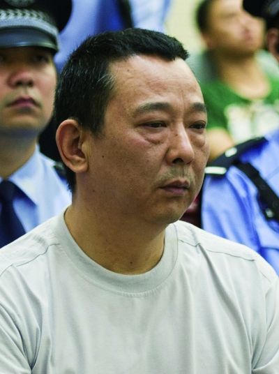 四川首善劉漢為汶川捐5000萬被抓時家裡搜出一個排的武器