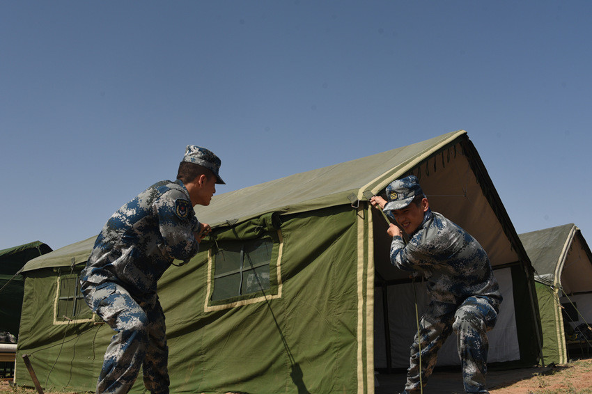 西部战区空军某预备役高炮师开展野外驻训任务