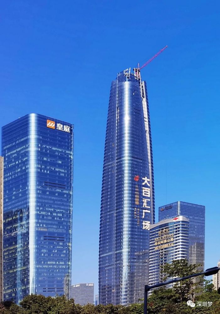 深圳大百汇广场:高度376米,地下四层,地上77层.