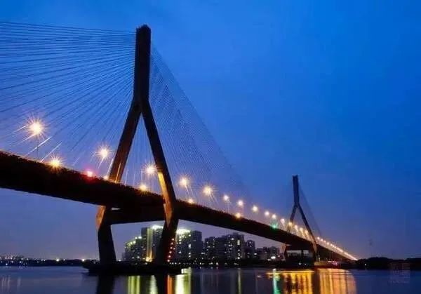 1997年,东圃大桥建成;1988年,洛溪大桥建成,但它也不属于广州人心目中