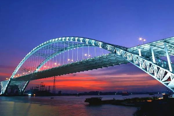 丫髻沙大桥,2000年;琶洲大桥,2003年;(同年金沙洲大桥通车)新光大桥