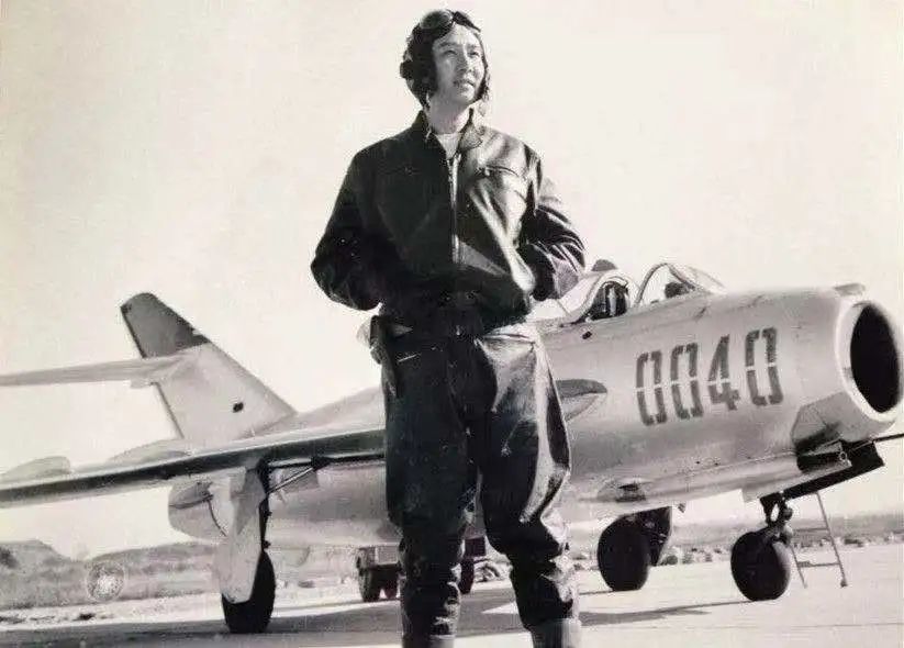 "这架飞机,我捐定啦!