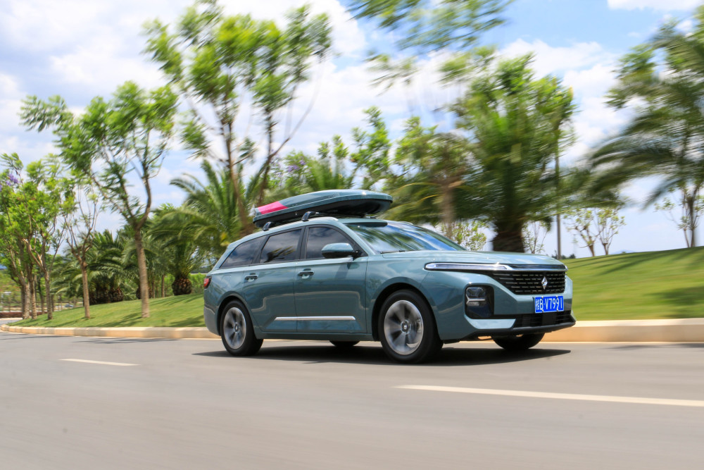 移动大平层享受生活新方式试驾新宝骏valli