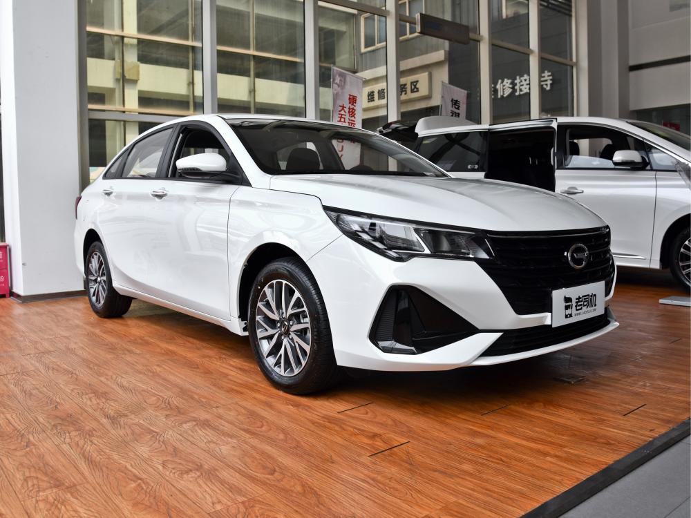 价格有吸引力油耗53l的自动挡轿车实拍广汽传祺ga4