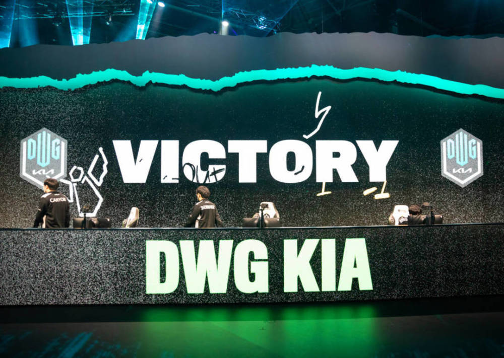 rng冰岛捧杯小虎成英雄联盟世界赛唯一双位置夺冠选手