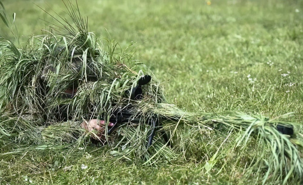 1人单挑400人独狼狙击手发布恐袭预告为何几百人抓不住他