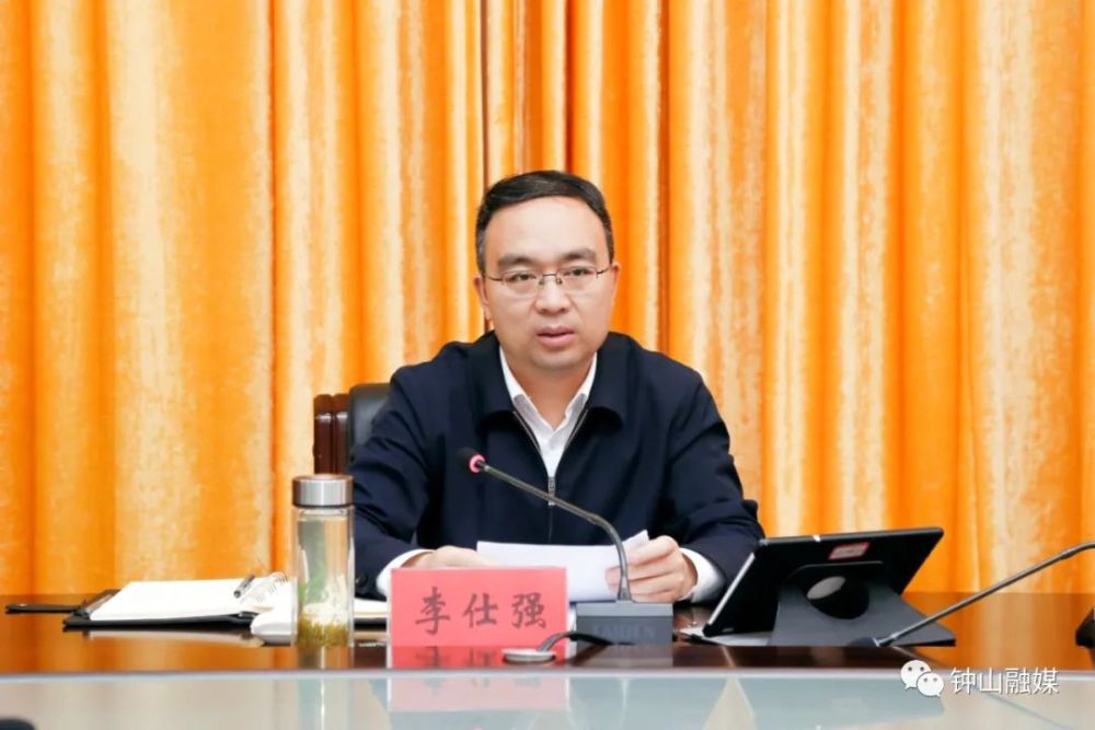 区委常委会召开会议安排部署四个不摘等工作