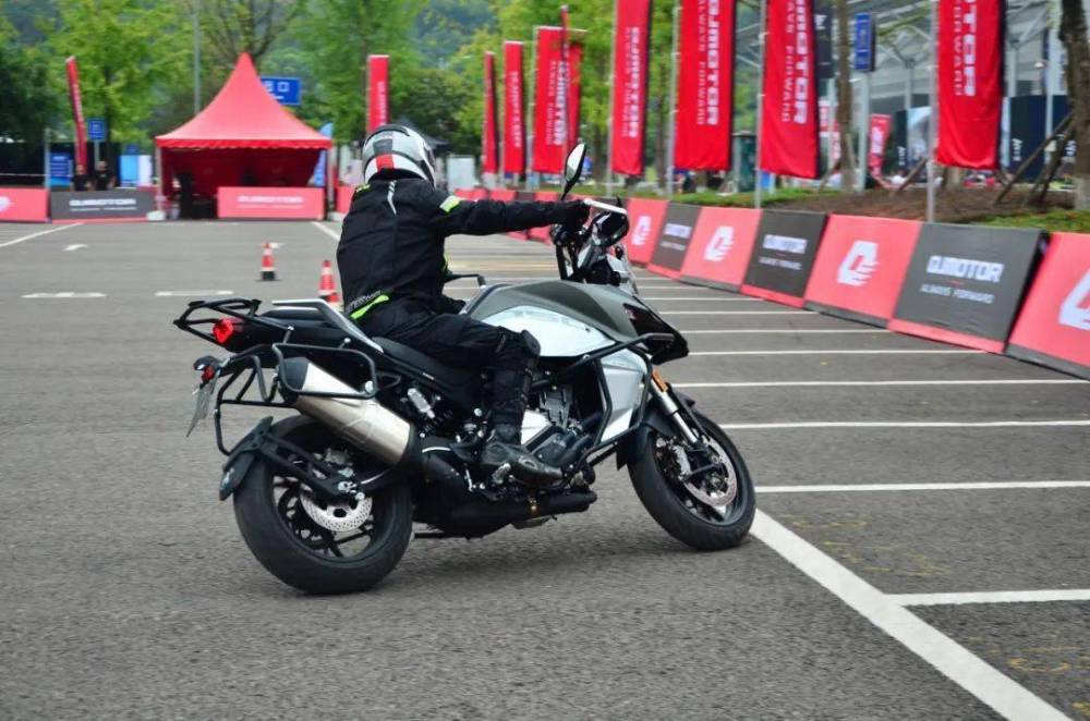 qjmotor骁750adv只为一场说走就走的旅行