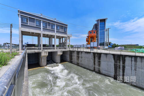 毗河渠首苟家滩拦河闸开闸试放水
