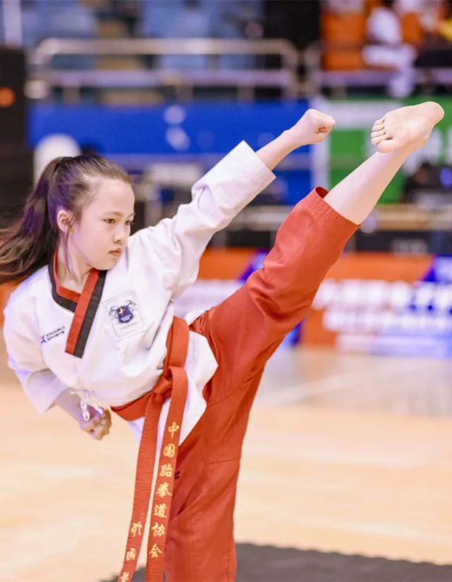 震撼炫目的跆拳道表演助力比赛开幕,超高难度特技击破,绚丽的跆拳道舞