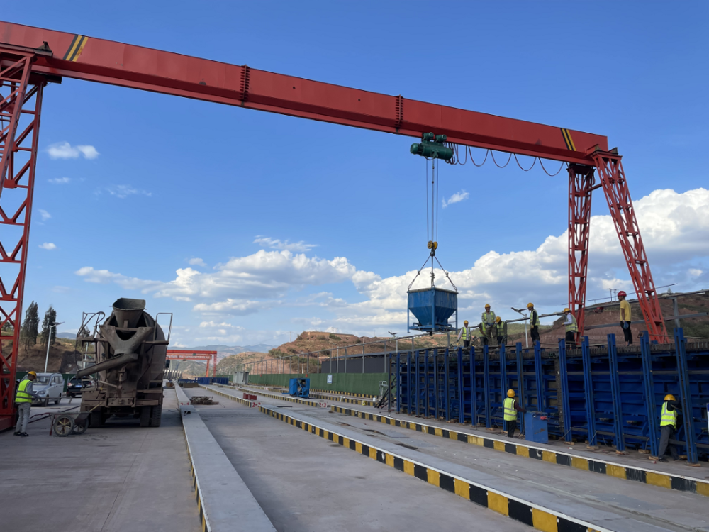 看会东丨沿江高速宁攀段zcb111标段首件预制t梁顺利浇筑