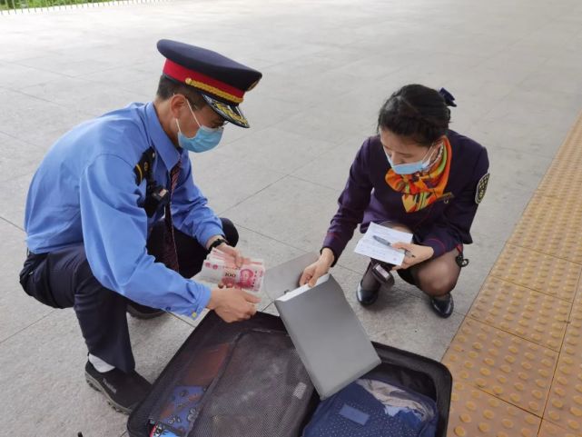 站車接力,數萬遺失現金半日達|翟煒|信陽東站|高鐵