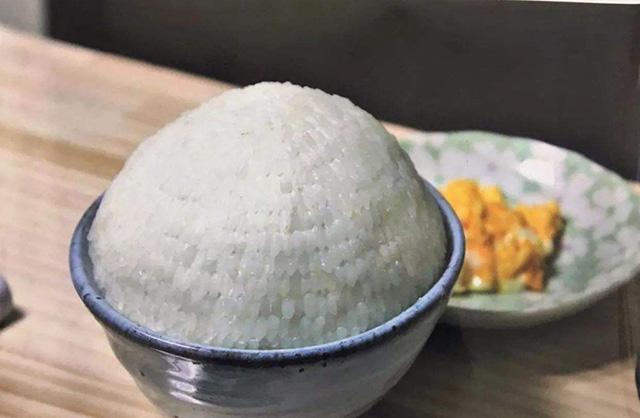 袁隆平为何要研究杂交水稻你看他们当年吃的是啥