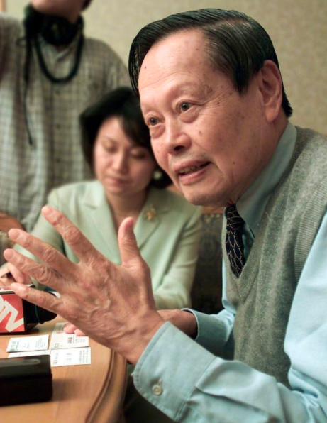 娶小54岁翁帆93岁改国籍的杨振宁英雄受辱是时代的悲哀