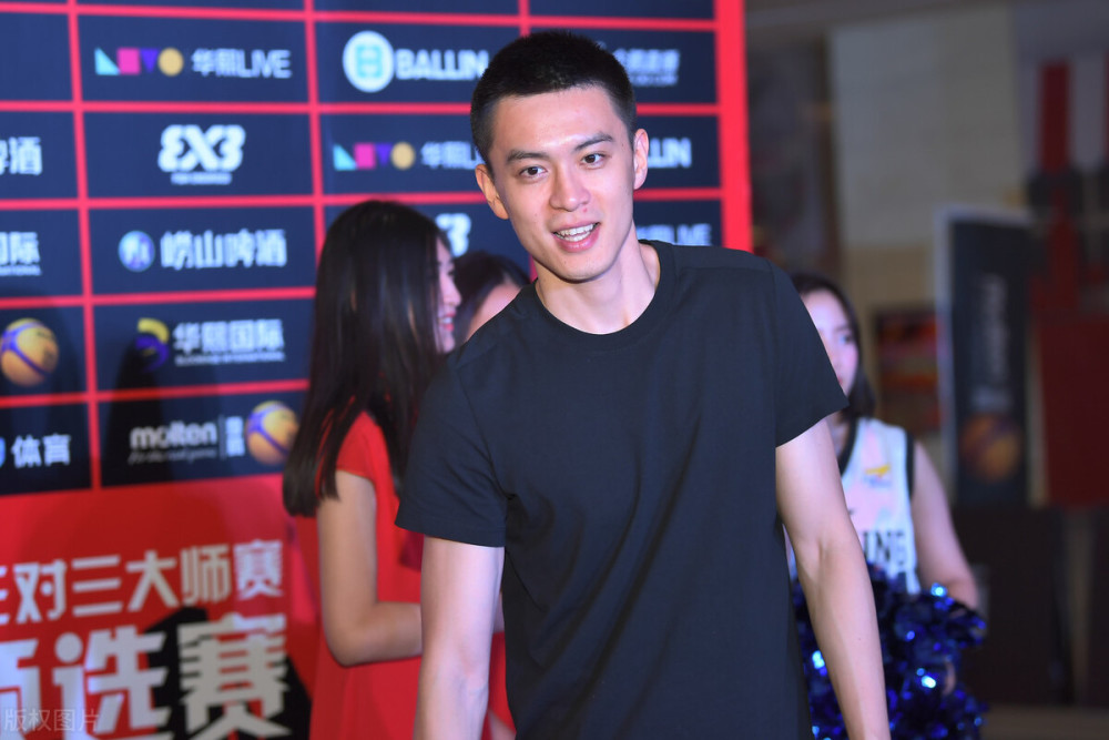 <b>杨鸣曾经的中国篮球运动员，现任CBA辽宁男篮主教练。</b>